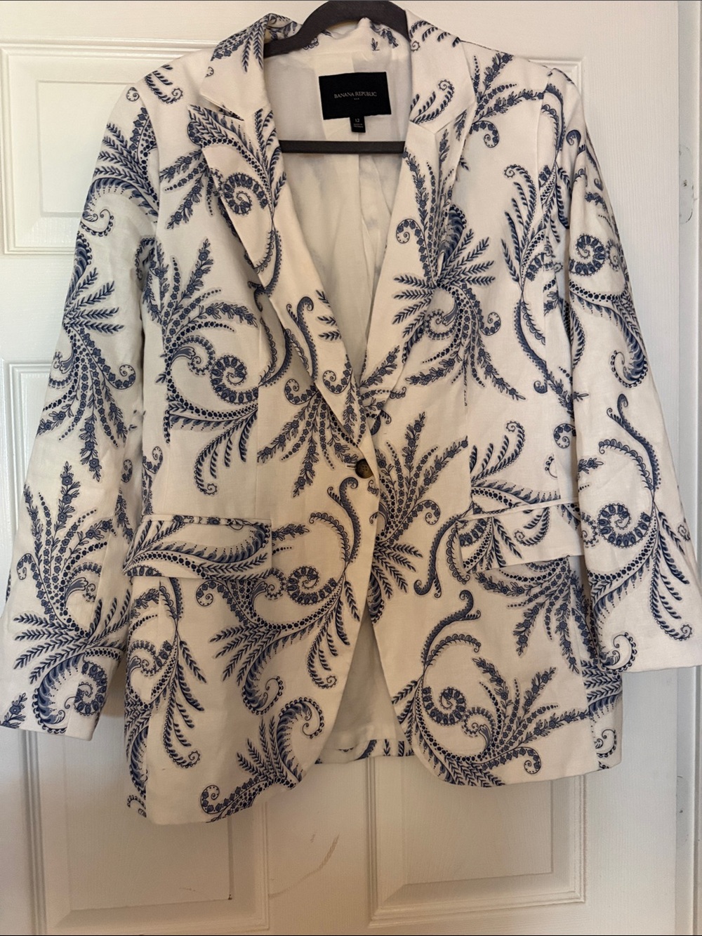 Banana Republic Factory Ivory Blazer with Pretty Blue Fern & Floral Pattern